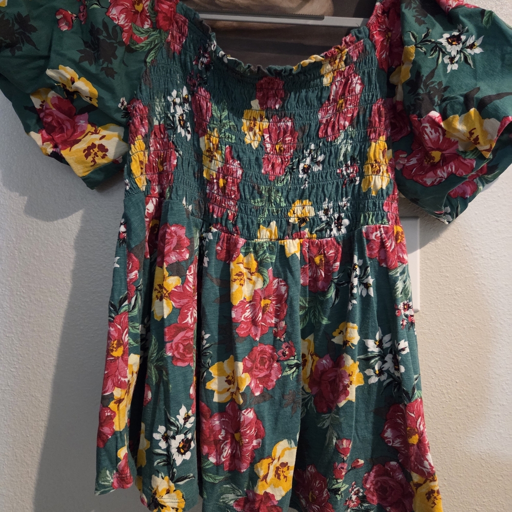 Torrid Green Floral Smocked Boho  Top with Bubble Puff Sleeves Size 1